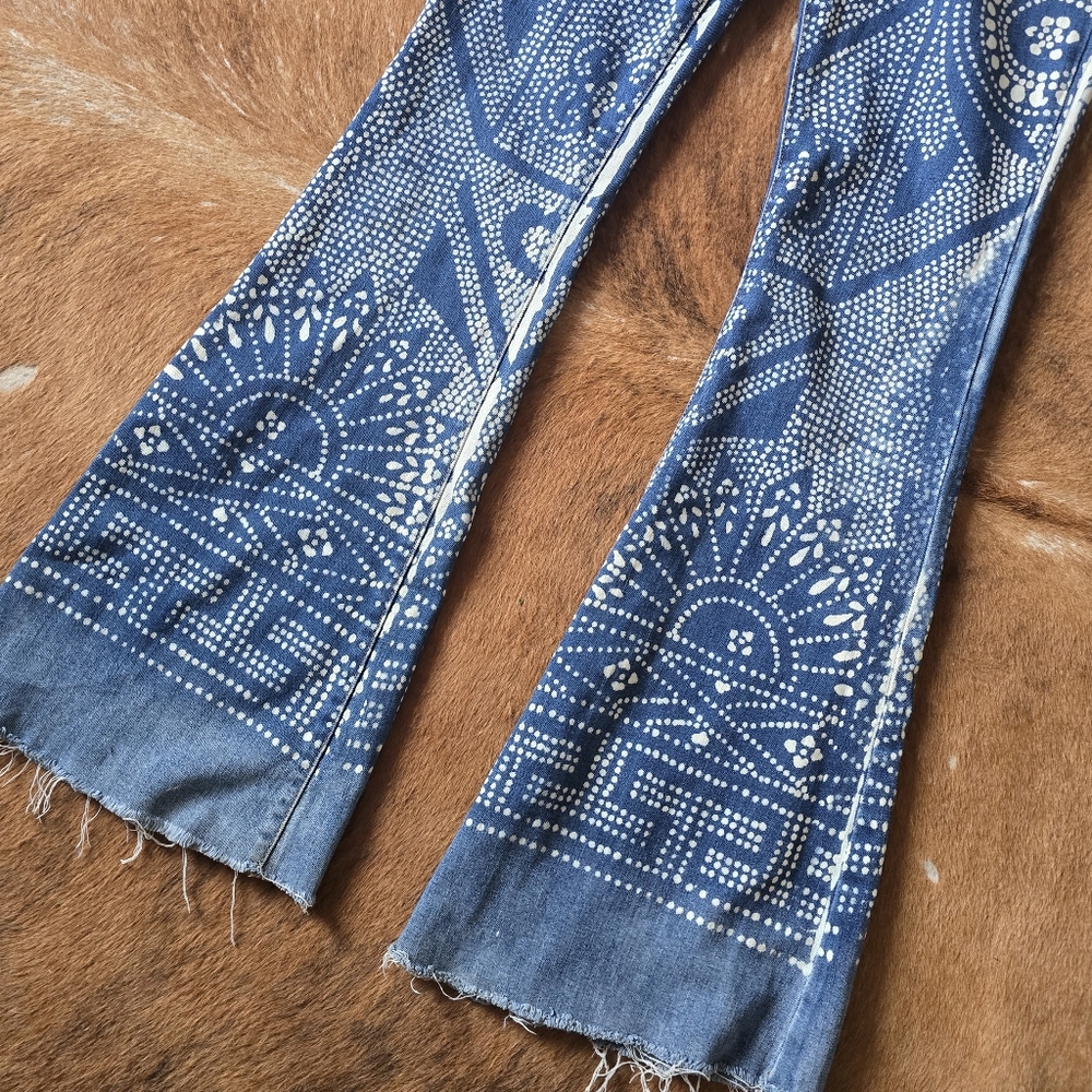 Free people Discharged bell flare bleached jeans size 27 - Picture 4 of 9